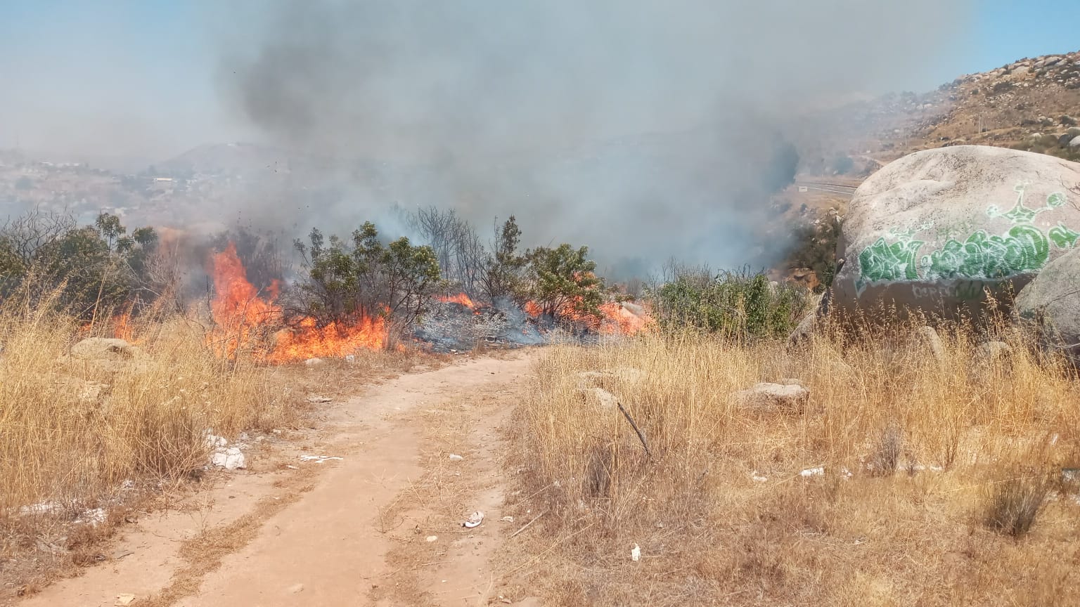 Bomberos sofoca cuatro incendios en diferentes puntos de Tecate