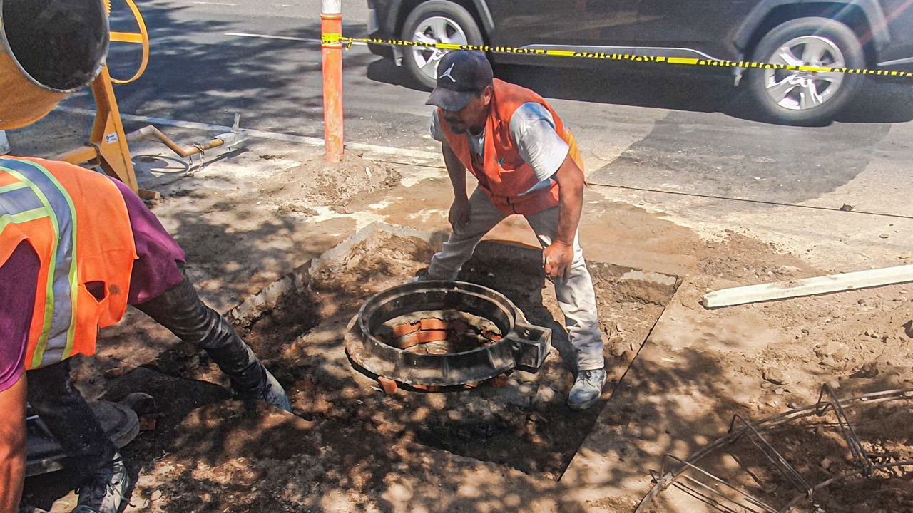 Termina CESPTE nivelación de pozo sobre bulevar Defensores