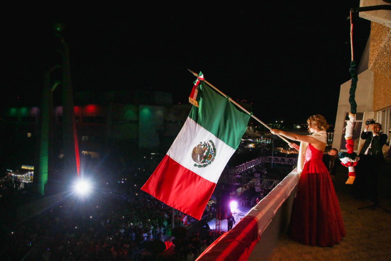 Celebran más de 20 mil personas la Independencia de México junto a Marina del Pilar