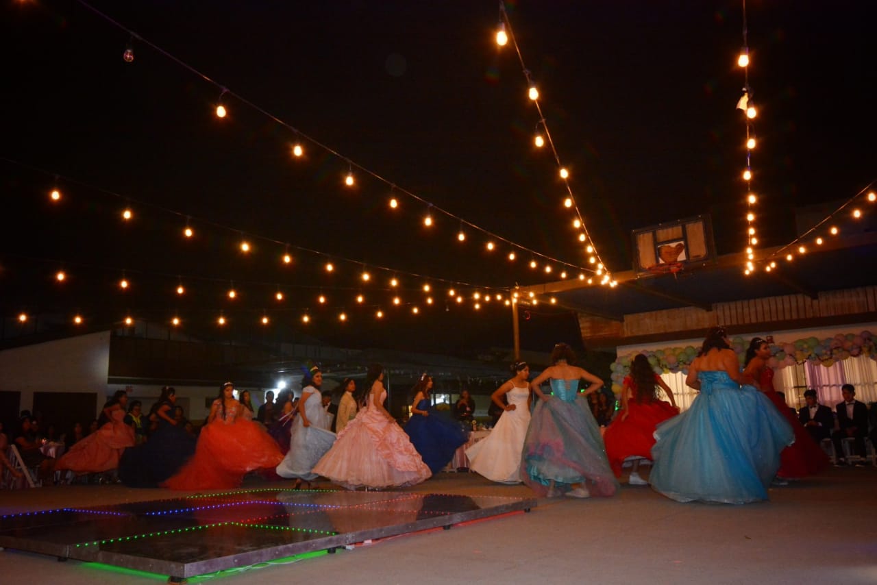 Celebran fiesta de XV años en albergue temporal del DIF BC