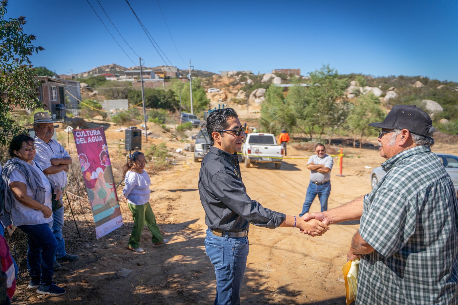 Entregan red de agua potable en la colonia Presidentes