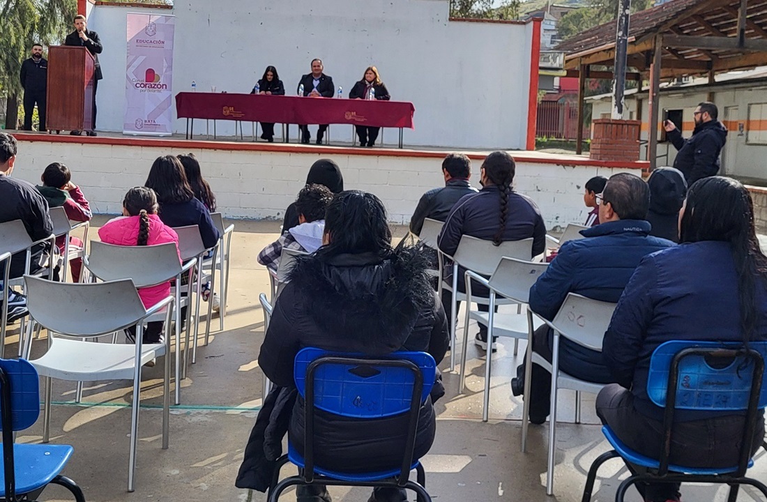 Entrega SE apoyos económicos a estudiantes de Educación Básica en Tecate