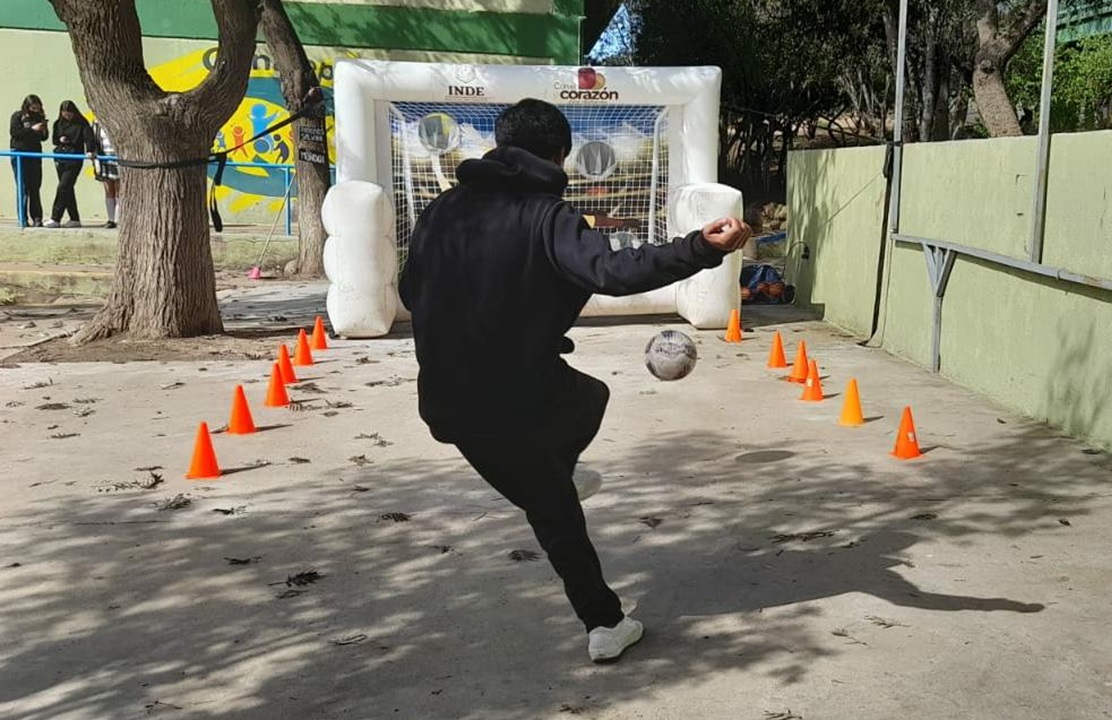 Llevan jornada deportiva a secundaria Sor Juana Inés de la Cruz