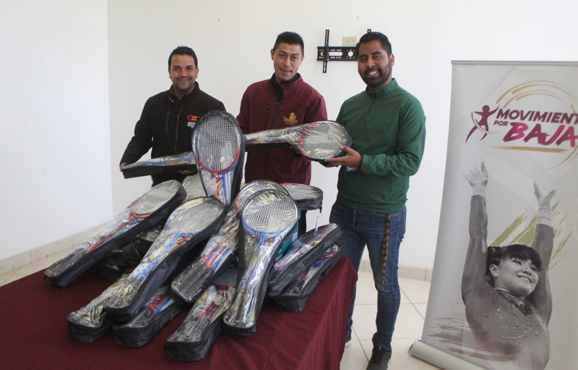 Entrega INDE material deportivo para bádminton a IMDETE