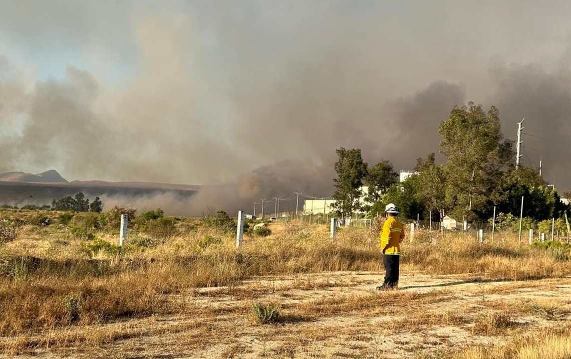 Dos incendios generan nube de humo en Tecate