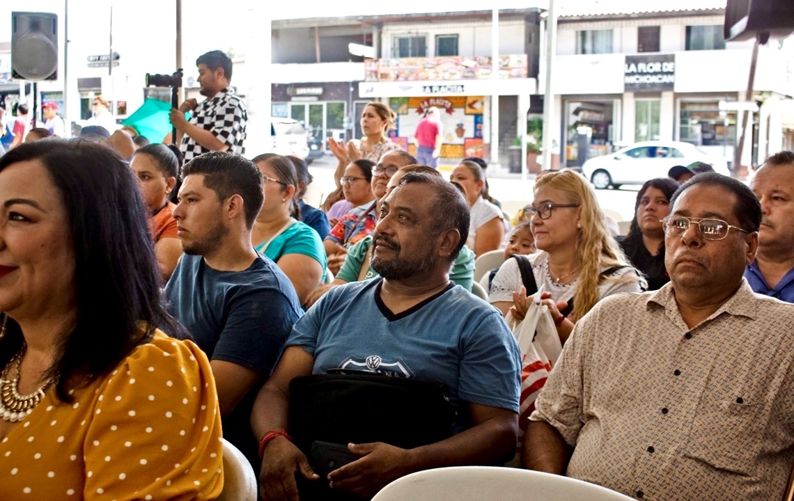 Realizan entrega de títulos de propiedad en beneficio de 127 familias