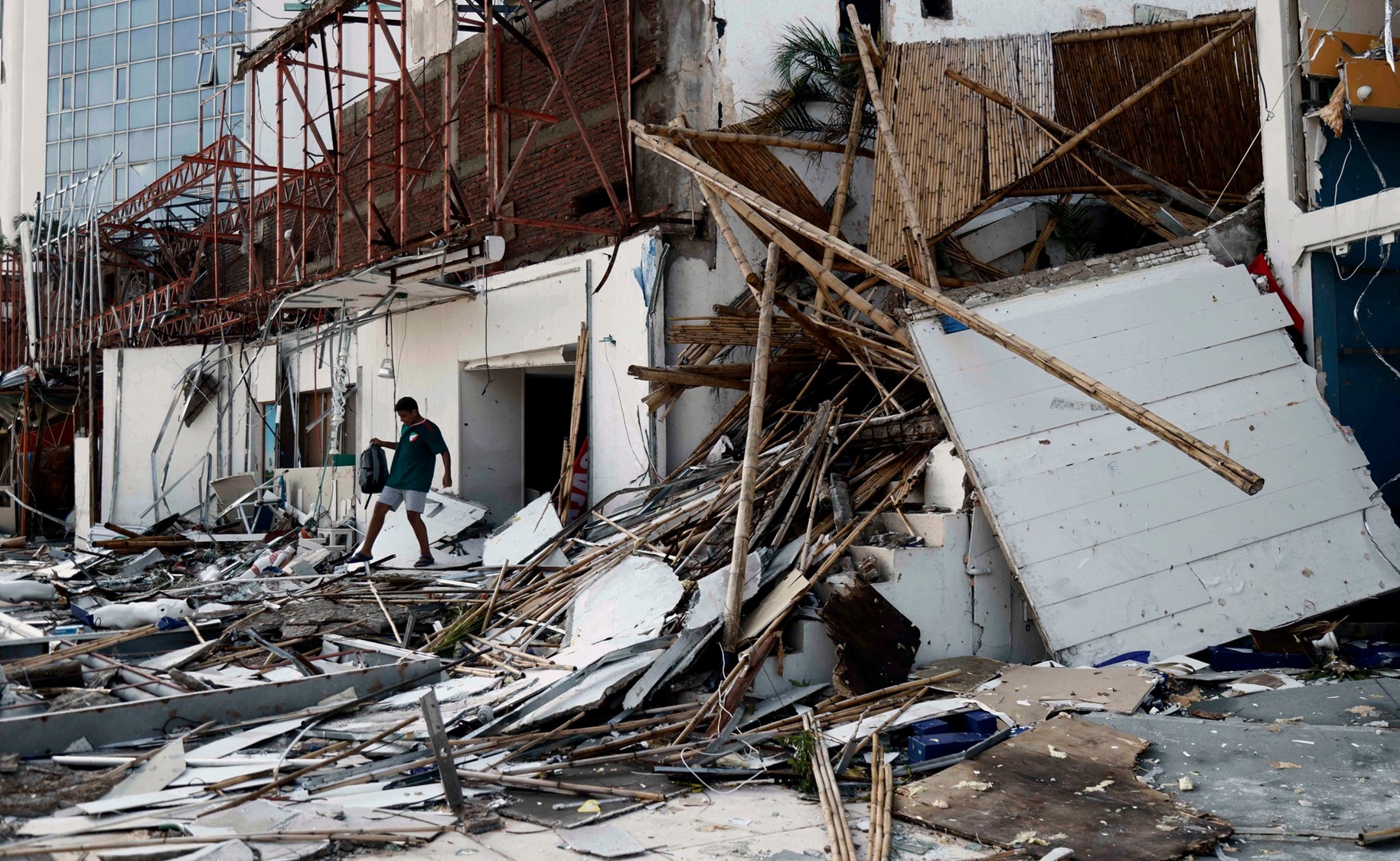 Daños por paso de Huracán Otis en Guerrero es de 15 mil millones de dólares