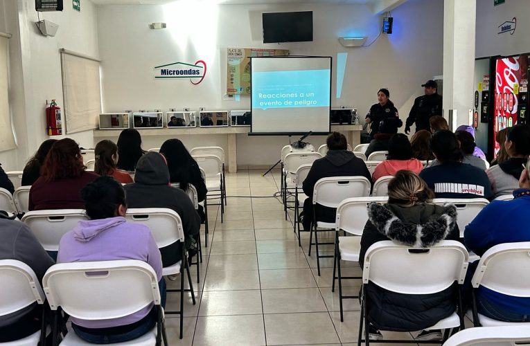 Capacitan a personal de empresa en defensa personal femenina