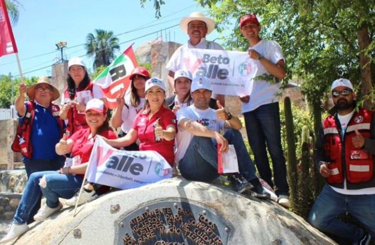 Candidato Beto Valle recorre Valle de Las Palmas