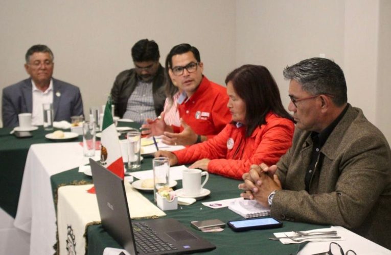 Candidato a diputado por el PRI presenta compromisos ante Grupo 21 de Tecate