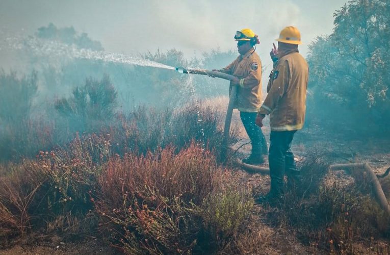 Destina CESPTE apoyo a Bomberos de Tecate para combatir incendio