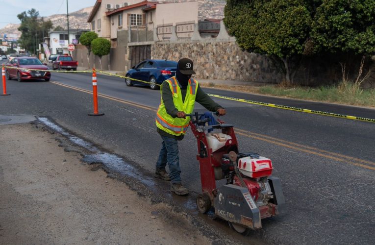 Repara CESPTE bache en bulevar Defensores