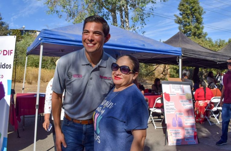 Lleva Román Cota servicios municipales a la comunidad de Santa Anita