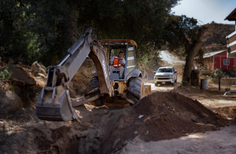 Director de CESPTE supervisa Red de Alcantarillado Sanitario en la colonia Ilusión