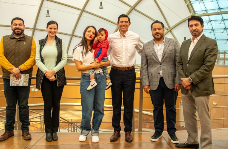 Alcalde Román Cota visita Centro Interactivo Ámbar en Tijuana