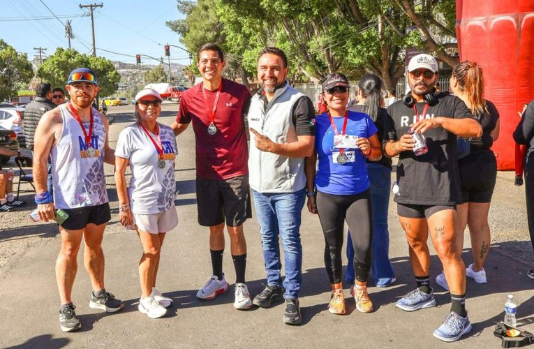 Alcalde Román Cota se suma a festejos por el Día del Estudiante