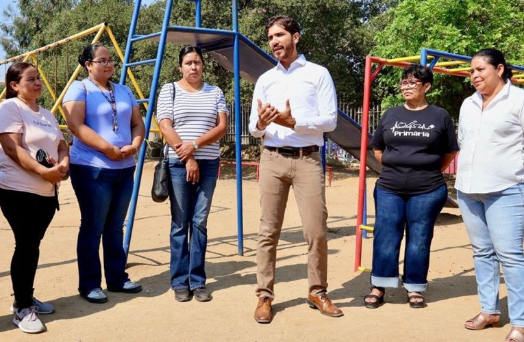 Comienza renovación de área de juegos en primaria de Santa Anita