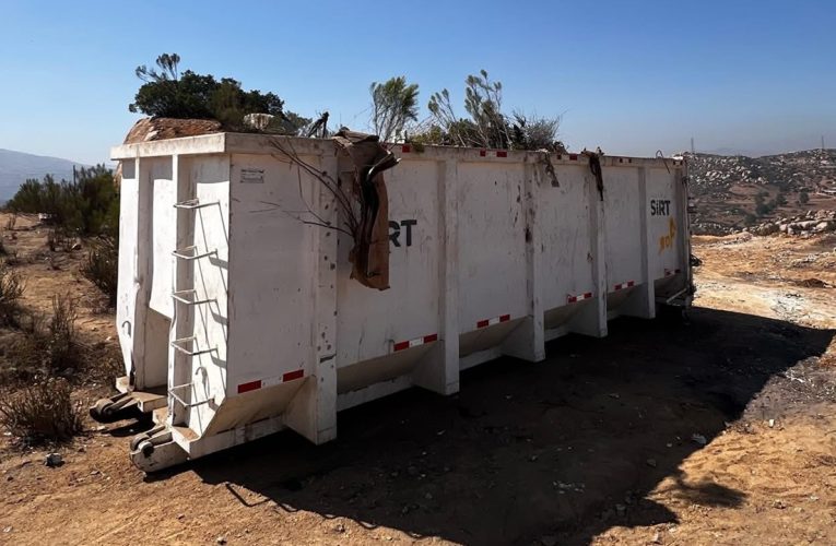 Realizan limpieza de basurero clandestino en Lomas del Mirador