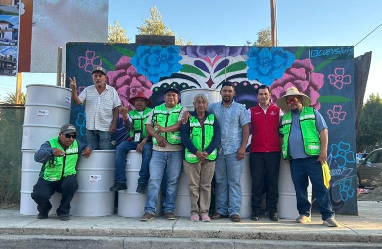 Diputado Beto Valle entrega apoyos a comerciantes de la línea fronteriza