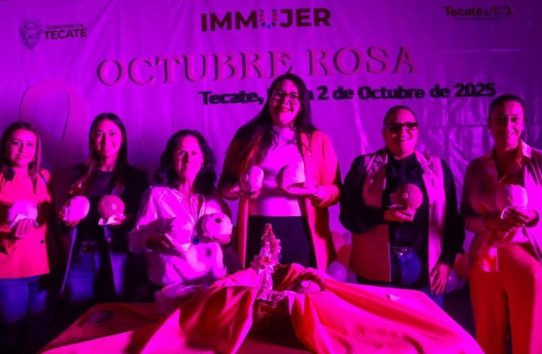 Encienden luces en Palacio Municipal por el inicio de “Octubre rosa”