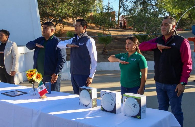 Román Cota encabeza ceremonia en la primaria José María Morelos y Pavón