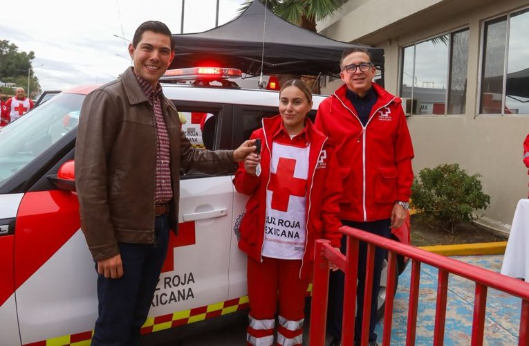 Entrega Román Cota dos unidades de emergencias a Cruz Roja Tecate