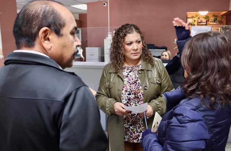 Sindicatura realiza encuestas de satisfacción en fila para pago del predial