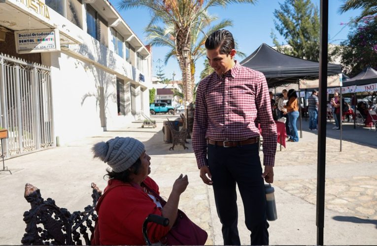 Román Cota acerca atención directa a la ciudadanía en el “Día del Pueblo”
